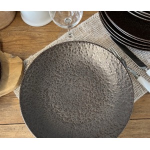 Assiette design volcanique en grès