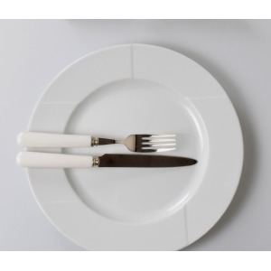Assiette plate design géométrique