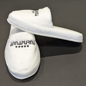 Chaussons de luxe en velours éponge avec logo brodé