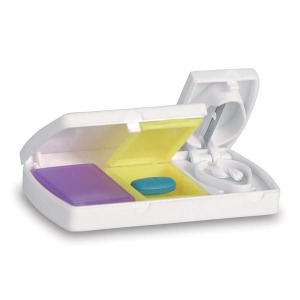 Boîte à comprimés avec coupe-pilule