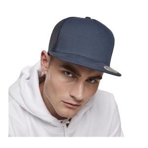Casquette avec logo style trucker