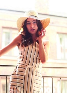 Large chapeau de paille.