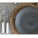 Assiette noire en grès, assiette publicitaire