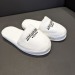 Chaussons de luxe en velours éponge avec logo brodé, Chausson ou pantoufle publicitaire